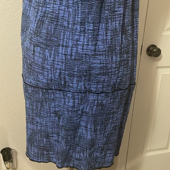 Lagenlook, artsy, asymmetrical tunic. Blue black pattern cowl neck sleeveless. - Picture 8 of 12